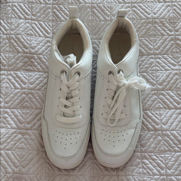 Target Universal Threads Women’s White Sneakers - Picture 2 of 6